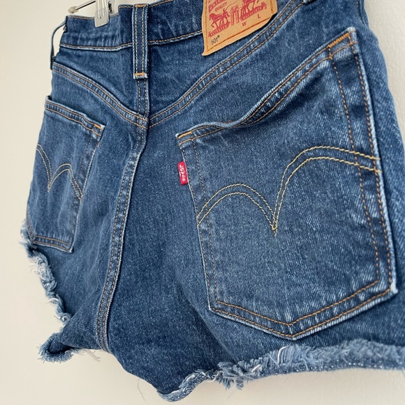 Levi’s High Waisted Jean Shorts - Picture 3 of 7